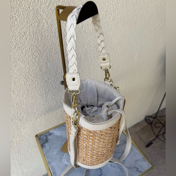 Tommy Bahama Tan and Cream Shoulder Bag - Picture 5 of 8